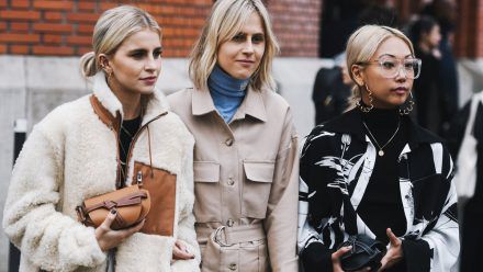 Fashion-Influencerinnen Caro Daur, Linda Tol und Vanessa Hong in angesagten Übergangsjacken für den Frühling. (the/spot)