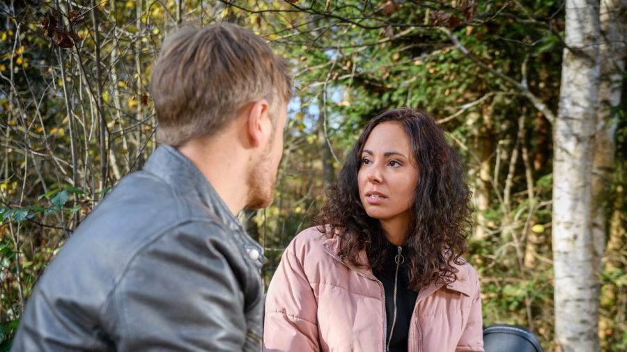 "Sturm der Liebe": Vanessa kann nicht ganz verbergen, dass der Kuss mit Max sie berührt hat. (cg/spot)