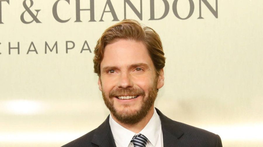 Der Schauspieler Daniel Brühl im Herbst 2022 bei einer Veranstaltung in Berlin. (dr/spot)