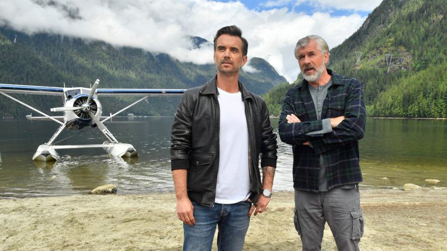 "Das Traumschiff: Vancouver": Max Parger (Florian Silbereisen, l.) und Martin Grimm (Daniel Morgenroth) unternehmen einen Abenteuerausflug in die kanadischen Wälder. (hub/spot)