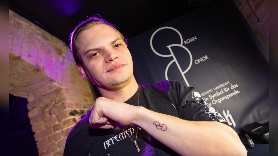 Wilson Gonzalez Ochsenknecht über sein neues Tattoo: "Für mich ist es ein Symbol, dass man einen Organspendeausweis haben sollte." (eee/spot)