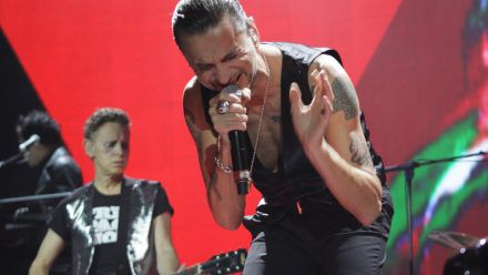 Depeche Mode landen mit "Memento Mori" auf Platz eins der deutschen Albumcharts. (lau/spot)