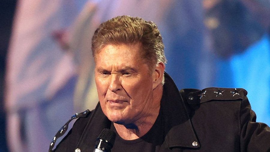 David Hasselhoff gibt auf der Bühne alles. (dr/spot)