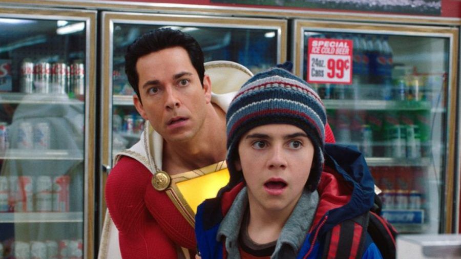 "Shazam!": Billy (Zachary Levi, l.) und sein Kumpel Freddy (Jack Dylan Grazer) stecken in Schwierigkeiten. (cg/spot)