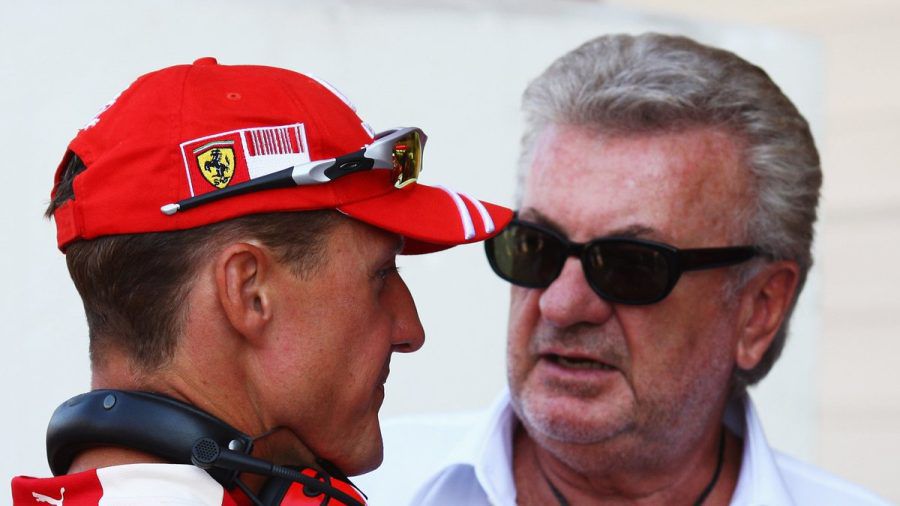 Willi Weber (re.) mit seinem Schützling Michael Schumacher im Jahr 2009 in Spanien. (dr/spot)
