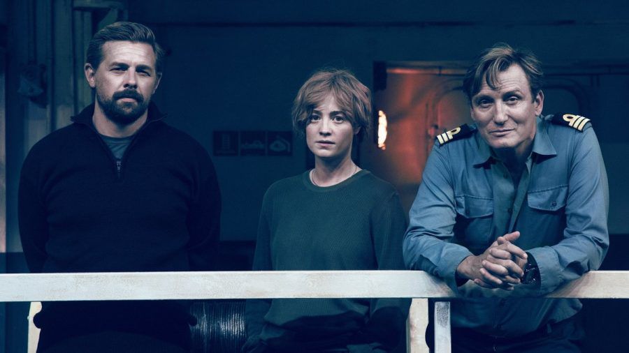 Klaas Heufer-Umlauf, Leonie Benesch und Oliver Masucci (v.l.) in "Der Schwarm". (smi/spot)