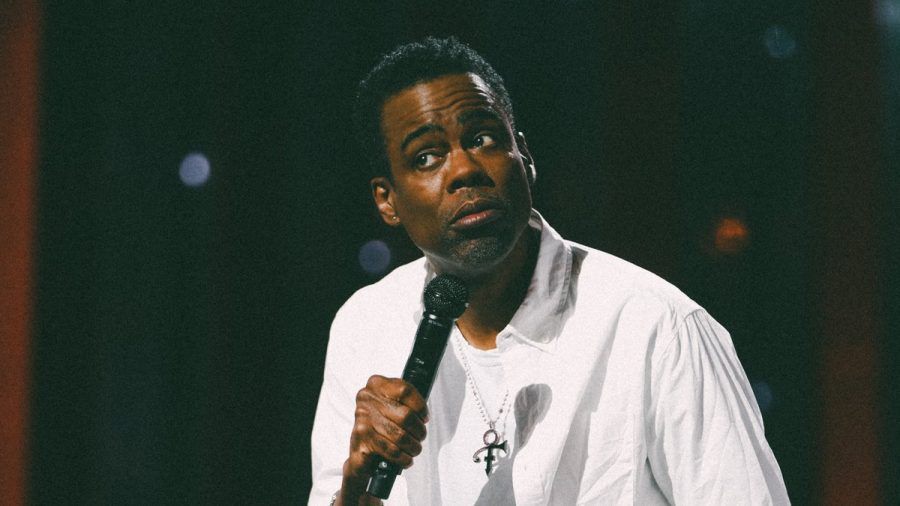 Ganz in Weiß erschien Chris Rock zu seinem Comedy-Special "Selective Outrage". (stk/spot)