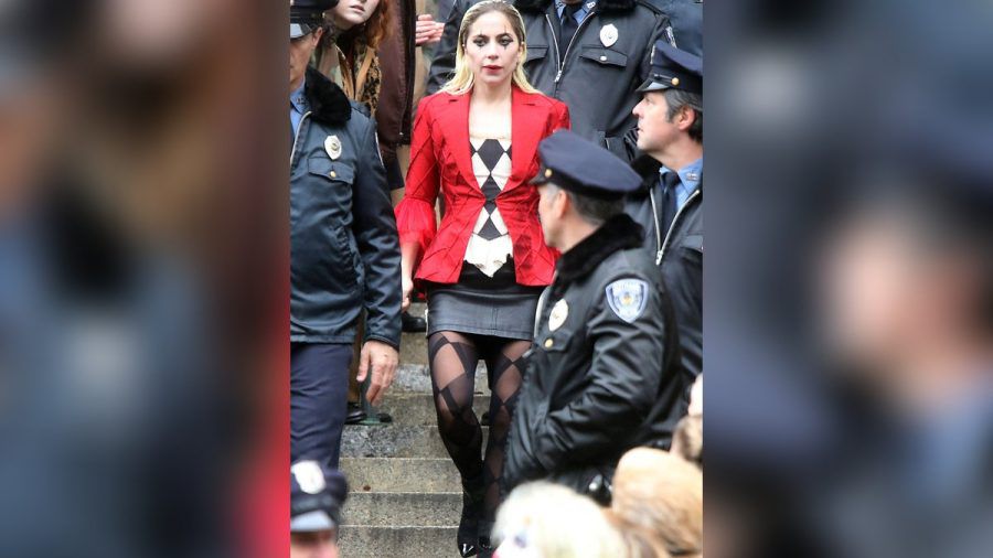 Lady Gaga als bunt-böse Harley Quinn am "Joker"-Set in New York. (eee/spot)