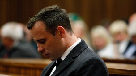 Oscar Pistorius kommt nicht auf Bewährung frei. (stk/spot)