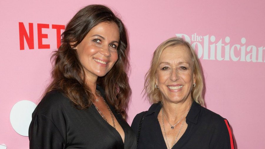 Julia Lemigova (li.) und Martina Navratilova bei einer Premierenfeier 2019. (jom/spot)