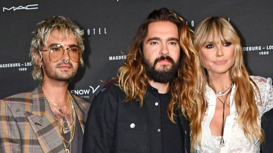 Bill Kaulitz, sein Bruder Tom und Heidi Klum (v.l.), hier auf einem Event in Berlin, trauern um ihre drei Hunde. (wue/spot)