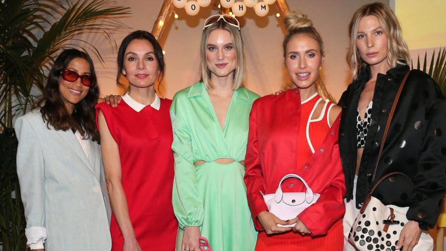 Rabea Schif, Nadine Warmuth, Kim Hnizdo, Alena Gerber und Sarah Brandner (v.l.n.r.) bei der Longchamp Glamping Party in München. (ncz/spot)