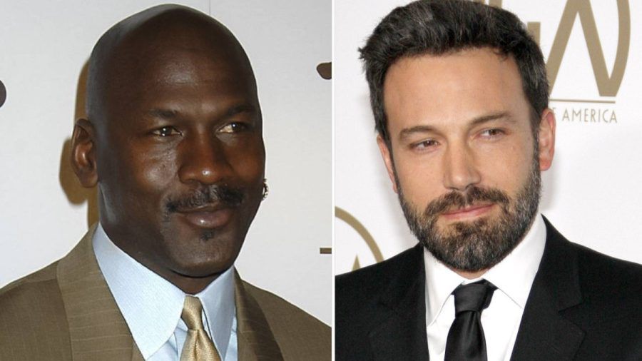 Ben Affleck (r.) bemühte sich, für seinen neuen Film "Air" einen expliziten Wunsch von NBA-Legende Michael Jordan zu erfüllen. (lau/spot)