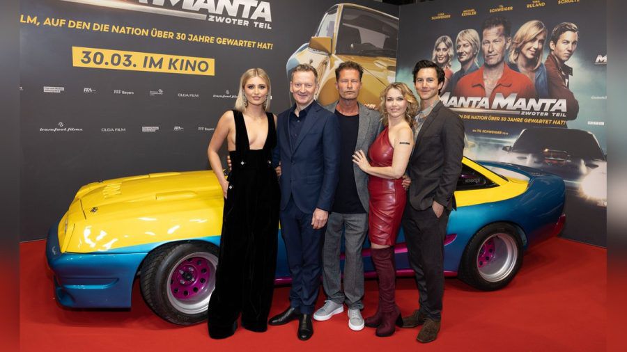 Luna Schweiger, Michael Kessler, Til Schweiger, Tina Ruland und Tim Oliver Schultz bei der Weltpremiere von "Manta Manta - Zwoter Teil" am 26. März 2023 in Köln. (hub/spot)