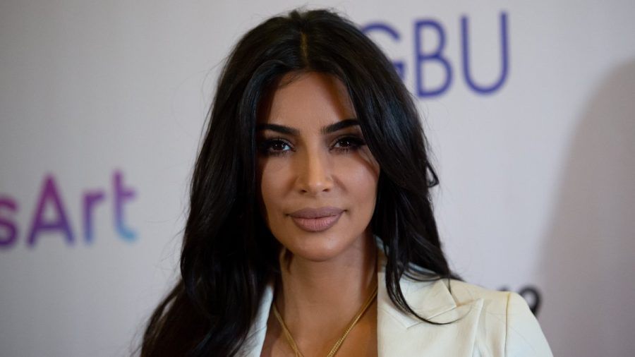Kim Kardashian versucht sich erneut als Schauspielerin. (ntr/spot)