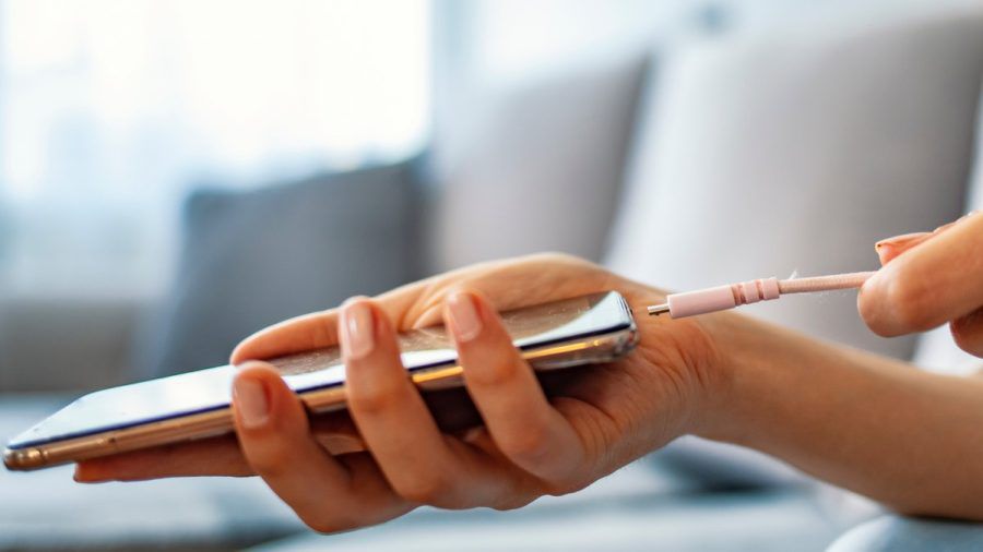 Die Kosten für ein täglich geladenes Handy bewegen sich in überschaubaren Grenzen. (elm/spot)