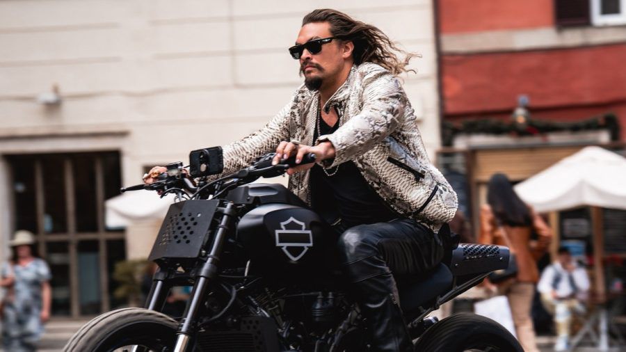 Jason Momoa macht in "Fast & Furious 10" Vin Diesel und Co. die Hölle und den Hubraum heiß. (stk/spot)