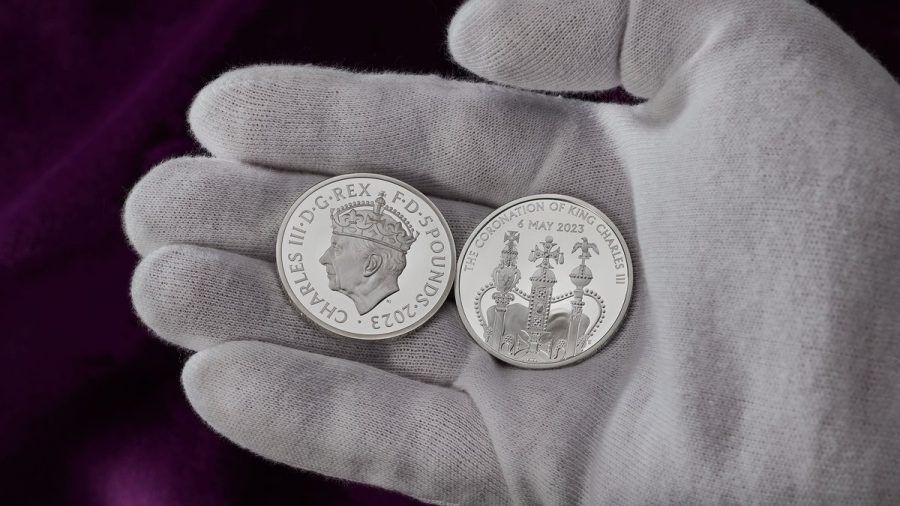 Zur Krönung von König Charles III. gibt es besondere Münzen. (amw/spot)