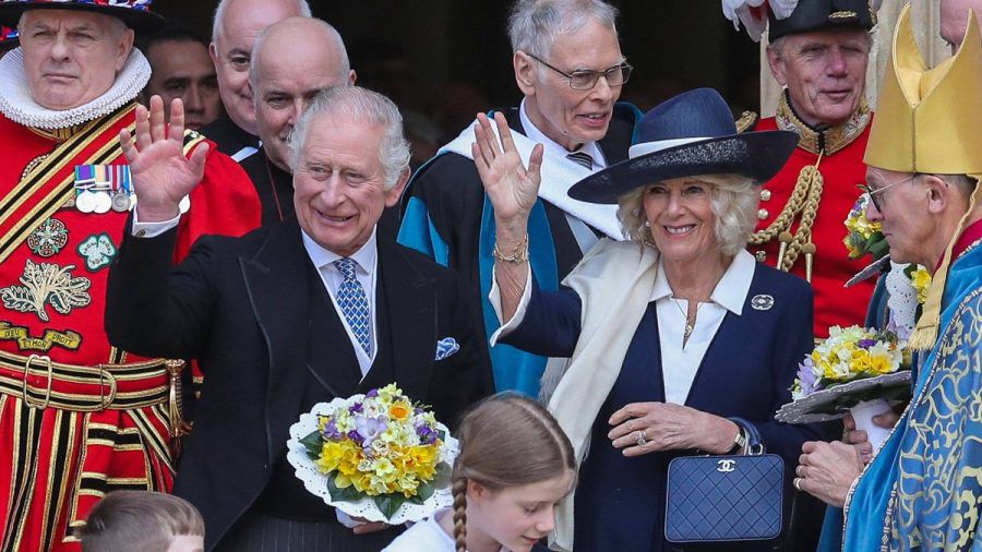 König Charles III. und Queen Camilla wurden in York von Hunderten Schaulustigen bejubelt. (eee/spot)