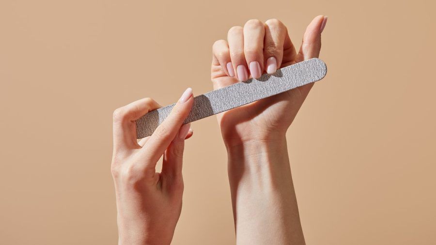 Naked Nails sind 2023 einer der größten Beauty-Trends in Sachen Nagelpflege. (the/spot)