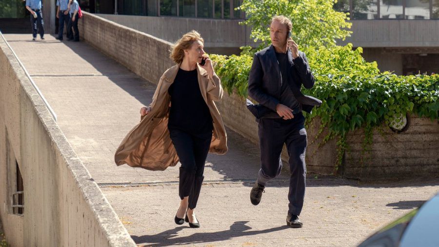 "Tatort: Nichts als die Wahrheit": Susanne Bonard (Corinna Harfouch) und Robert Karow (Mark Waschke) ziehen an einem Strang. (amw/spot)
