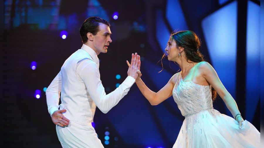 Timon Krause und Ekaterina Leonova während ihres Wiener Walzers bei "Let's Dance". (wue/spot)