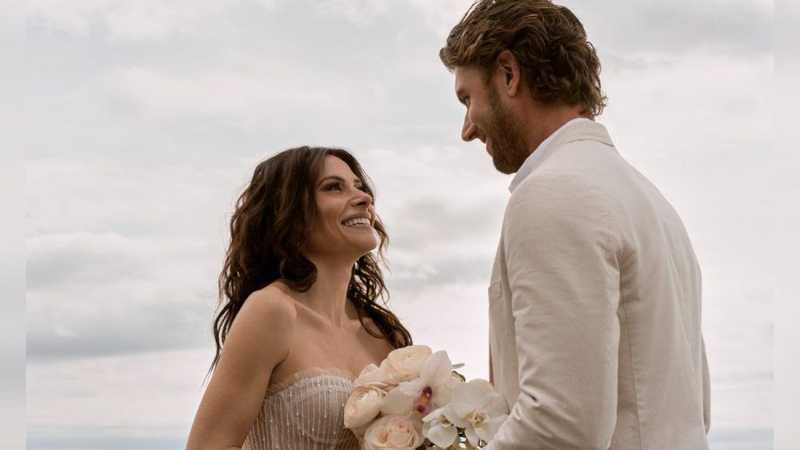 Sarah Shahi als Billie Connelly und Adam Demos als Brad Simon in "Sex/Life". (hub/spot)