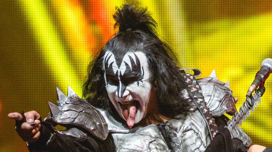 Gene Simmons von KISS in Topform auf der Bühne. (smi/spot)