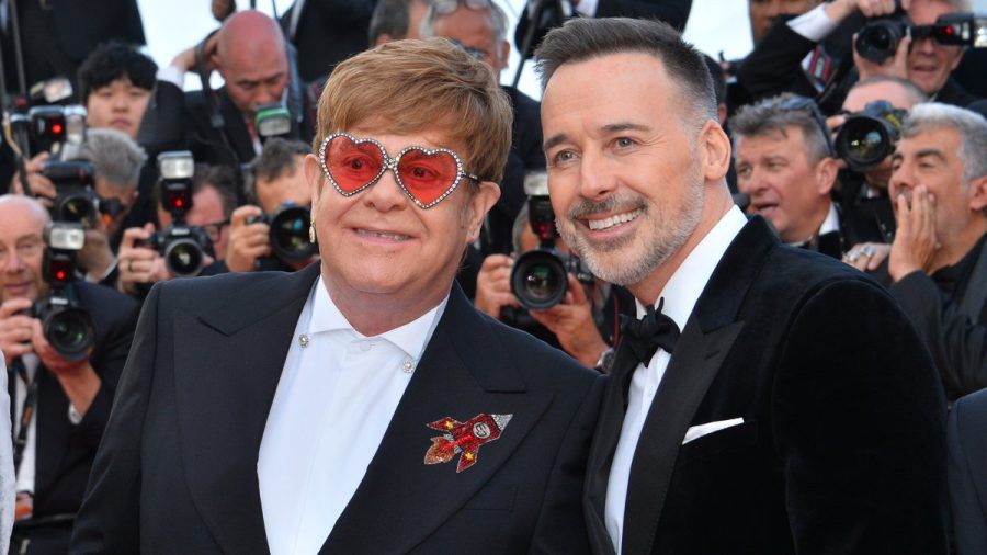 Elton John und David Furnish haben viel vor nach seiner Abschiedstournee. (mia/spot)