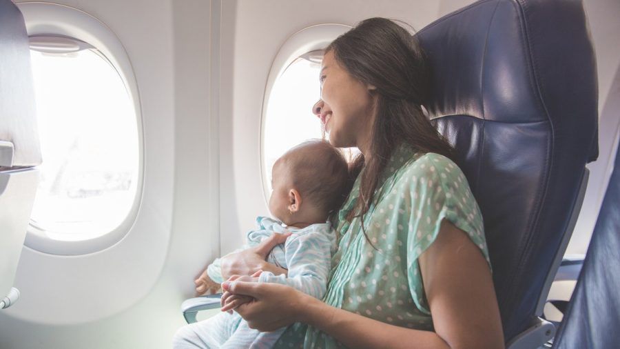 Fliegen wird auch bei Eltern kleinerer Kinder immer beliebter. (amw/spot)