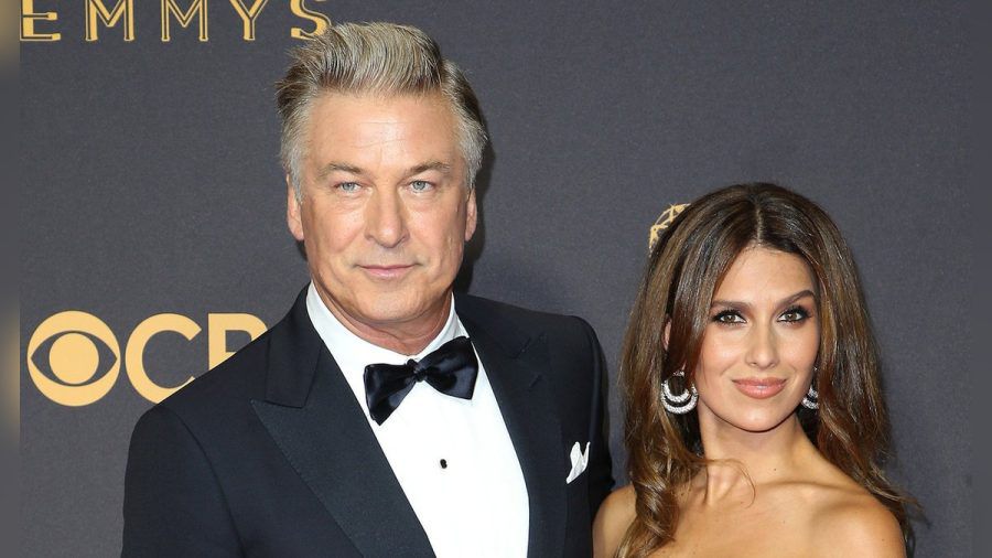 Alec Baldwin und Gattin Hilaria können erstmal aufatmen. (smi/spot)