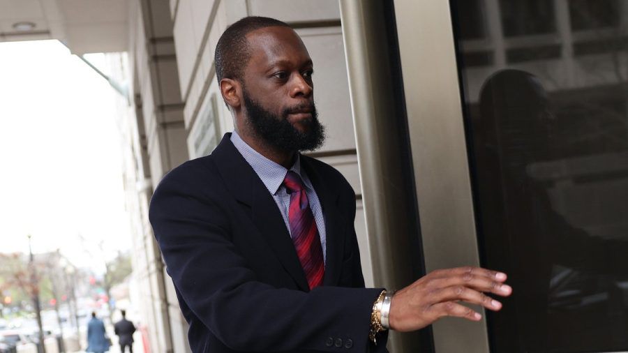 Pras Michel auf dem Weg ins Gericht in Washington. (dr/spot)