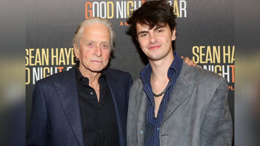 Michael Douglas mit seinem Sohn Dylan am Broadway. (sb/spot)