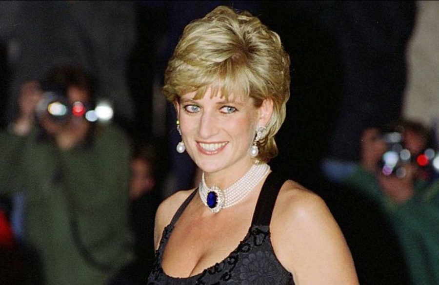 Princess Diana at Cancer Research November 1995 - Getty BangShowbiz