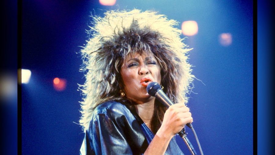 Tina Turner: Der Inbegriff energiegeladener Bühnenpräsenz (tj/spot)