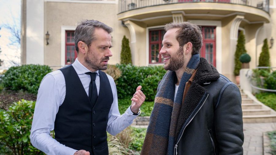 "Sturm der Liebe": Erik (l.) ist Florian gegenüber nicht ehrlich. (cg/spot)