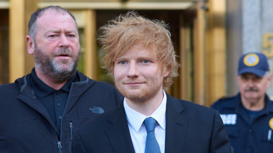 Ed Sheeran vor wenigen Tagen vor dem Gerichtsgebäude in Manhattan, in dem sein Fall verhandelt wurde. (wue/spot)