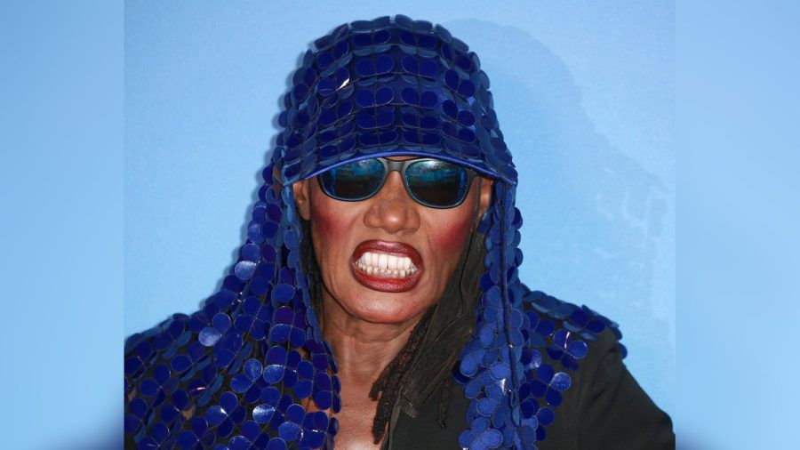 Grace Jones: Auch im hohen Alter schrill wie in alten Zeiten. (tj/spot)