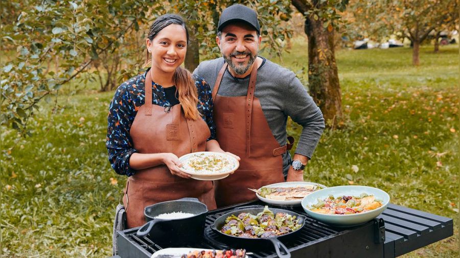 "Grillen mit Ivana und Adnan": Ivana Sanshia Austermayer und Adnan Maral grillen (fast) alles - aber immer ein bisschen anders. (ili/spot)