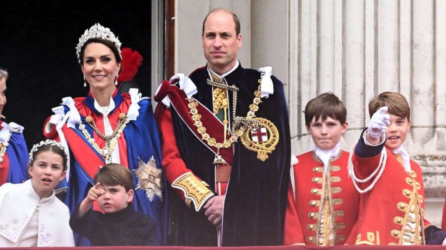 Am Krönungstag wurden die Royals unter anderem von diversen Experten im Lippenlesen beobachtet. (the/spot)