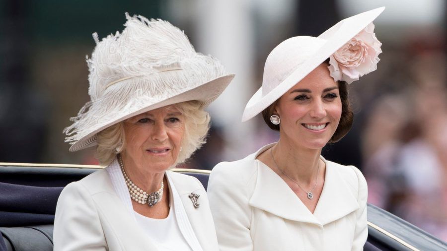 "Kate, Camilla und der schöne Schein": Königin Camilla (l.) und Catherine, Prinzessin von Wales. (cg/spot)