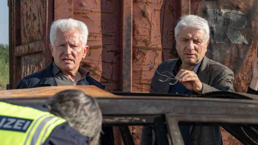 Die Münchner Kommissare Ivo Batic (Miroslav Nemec, l.) und Franz Leitmayr (Udo Wachtveitl) im "Tatort: Game Over". (ili/spot)
