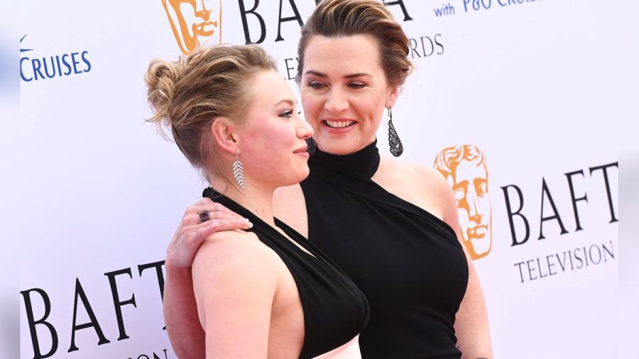 Kate Winslet und ihre Tochter Mia Threapleton bei den BAFTA TV Awards in London. (sb/spot)