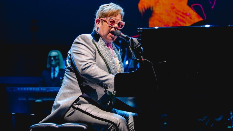Elton John musste "mit großem Bedauern" das geplante Konzert seiner Abschiedstournee in Mannheim absagen. (the/spot)