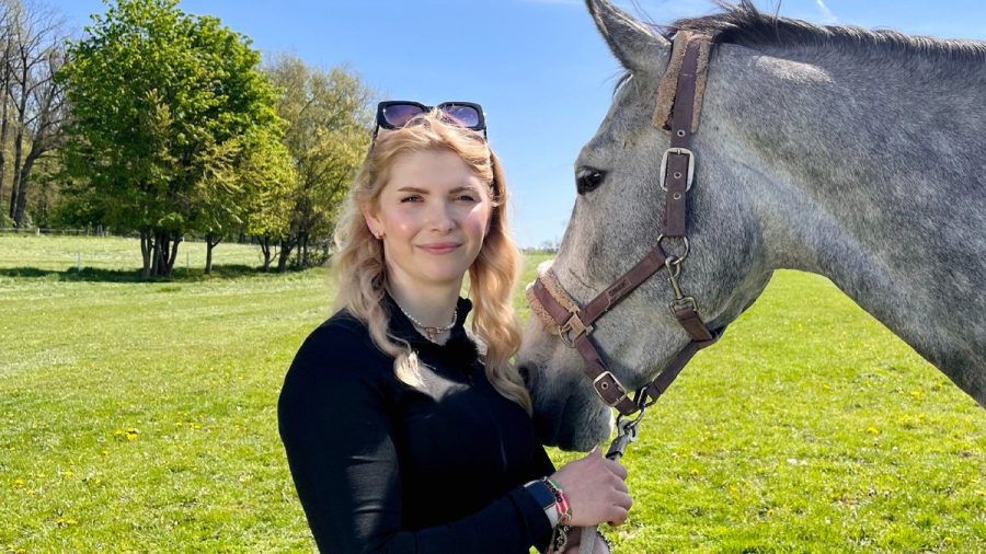 Pferdewirtin Carolin ist eine der neuen Kandidatinnen bei "Bauer sucht Frau". (wue/spot)