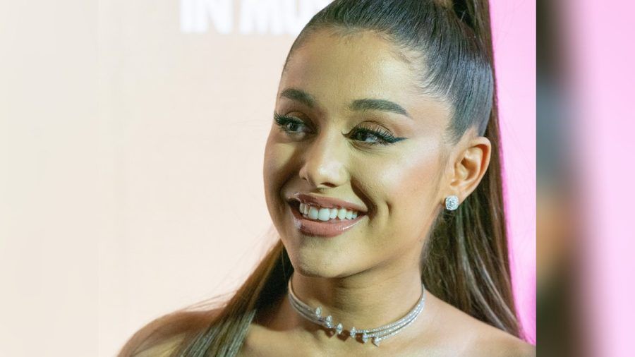 Ariana Grande ist seit zwei Jahren mit dem Immobilienmakler Dalton Gomez verheiratet. Das Paar hält sein Privatleben aus der Öffentlichkeit weitgehend raus. (ae/spot)