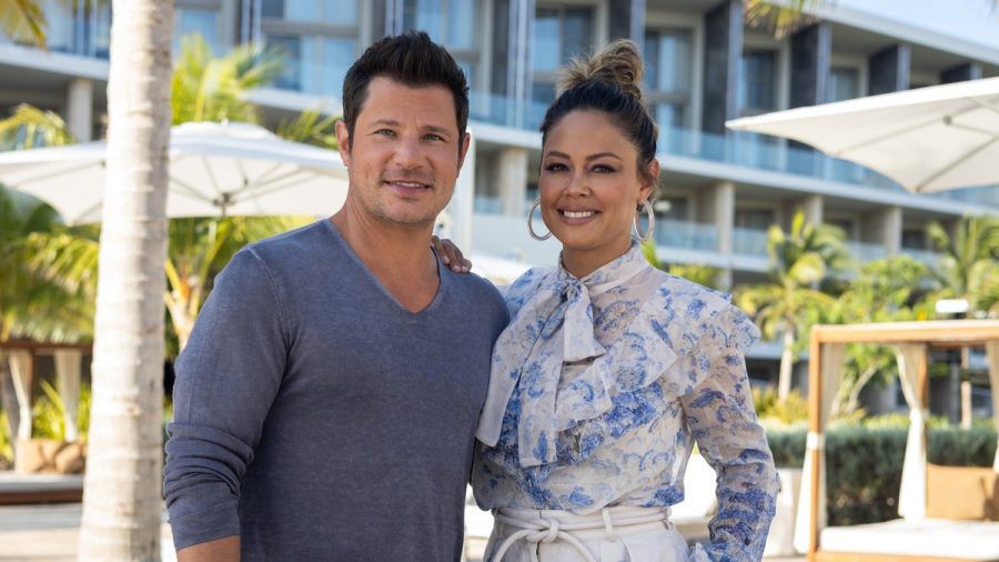 Nick und Vanessa Lachey moderieren die amerikanische Datingshow "Love is Blind". Nun will Netflix eine deutsche Variante produzieren. (ae/spot)