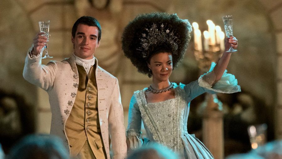 "Queen Charlotte: Eine Bridgerton-Geschichte": Corey Mylchreest als König George und India Amarteifio als Queen Charlotte. (hub/spot)