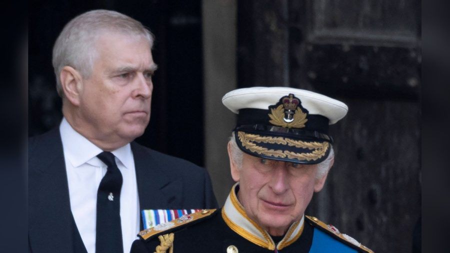 Prinz Andrew (l.) und König Charles III. bei der Beerdigung ihrer gemeinsamen Mutter, Queen Elizabeth II. (dr/spot)