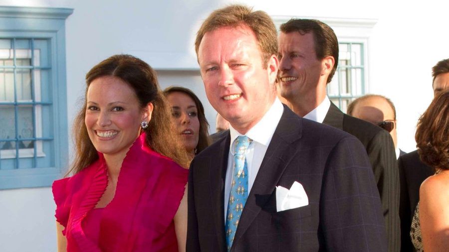 Prinz Gustav mit seiner Ehefrau Prinzessin Carina. (jom/spot)